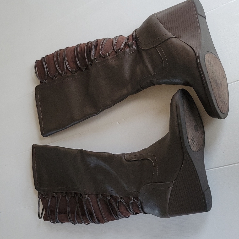 Heeled knee high boots